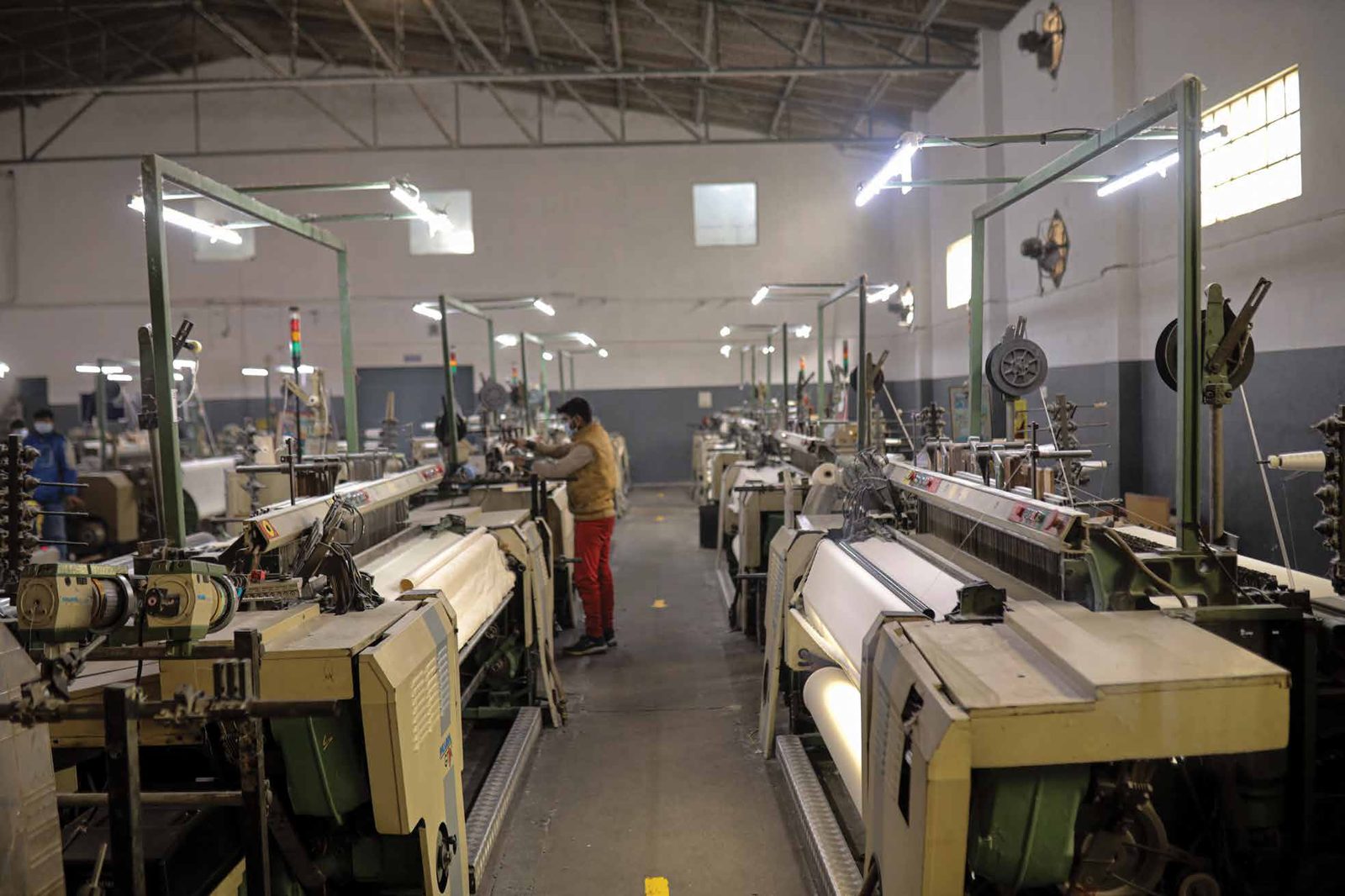 Weaving floor